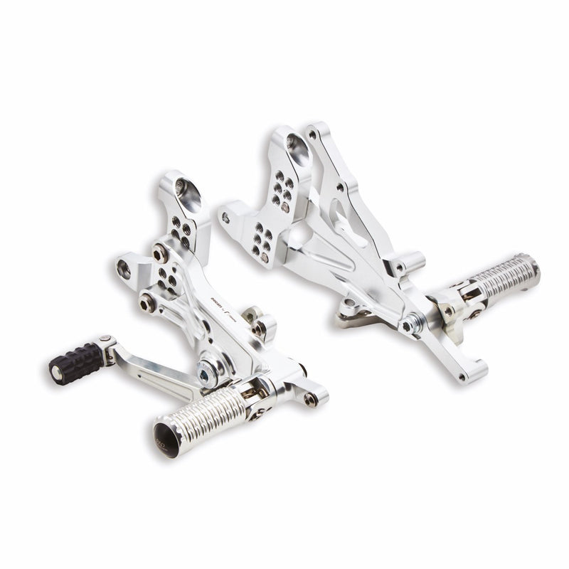 Adjustable rider footpegs in aluminium.