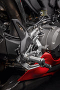 Adjustable rider footpegs in aluminium.