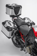 Aluminium side panniers.