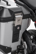 Aluminium side panniers.