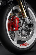 Coloured front brake callipers.