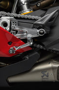 Adjustable rider footpegs in aluminium.