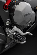 Steel footpegs.
