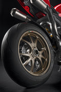 Magnesium rims.