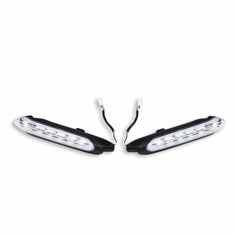 Pair of front integrated dynamic LED turn indicators.
