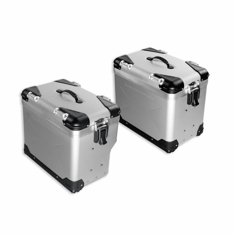 Aluminium side panniers.